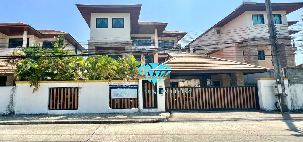 7 Bedrooms Big House For sale in Muang Phuket.
